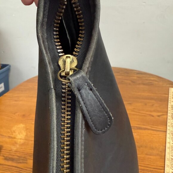 Vintage Black Leather Bucket Bag Heavy Duty Construction and Zipper - Picture 6 of 10